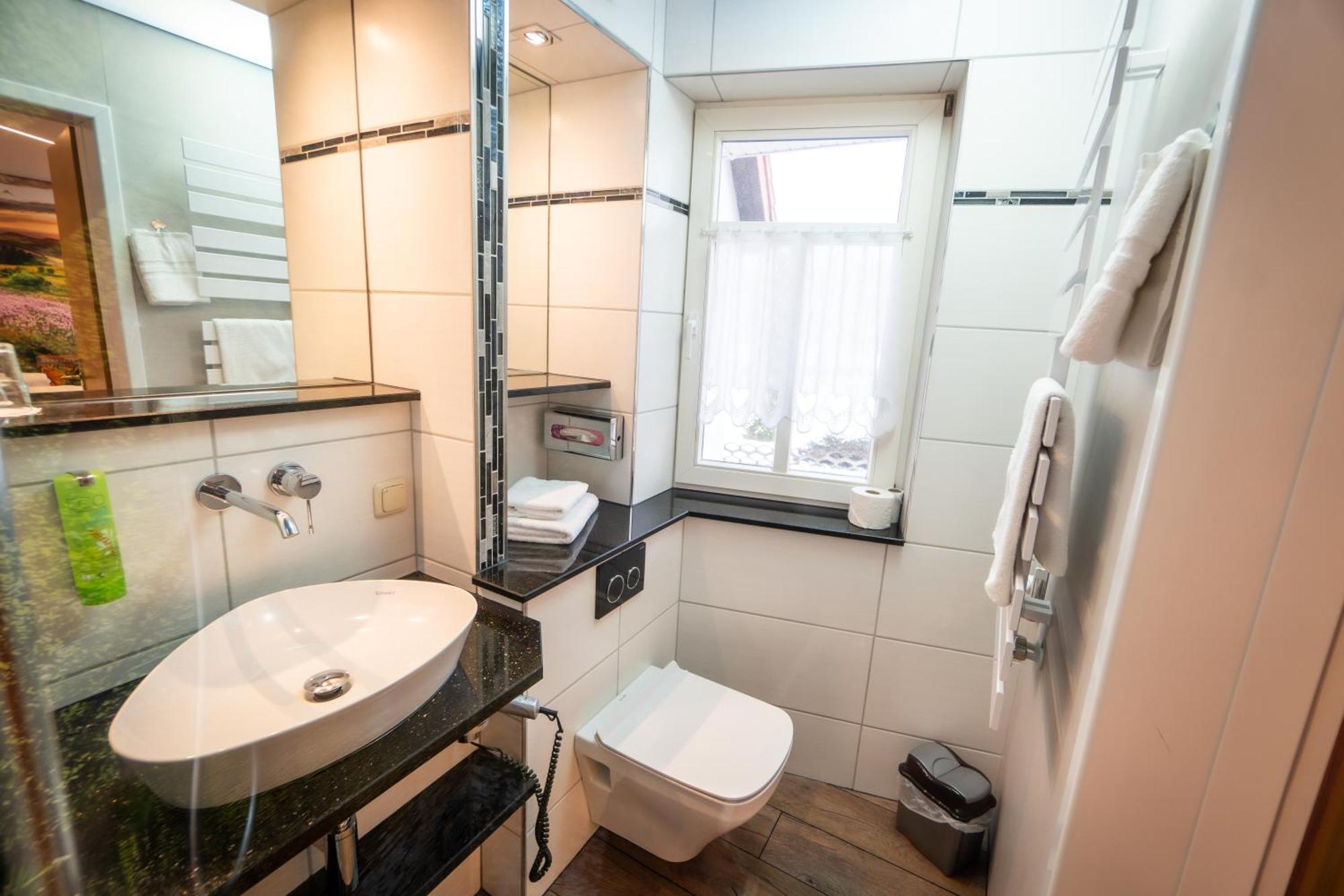 Landhotel Zur Gruenen Kutte Bernshausen Kültér fotó